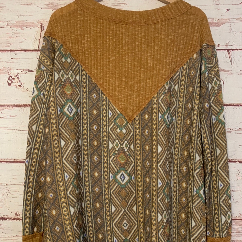 Color Block Sweater Top - Picture 5 of 5